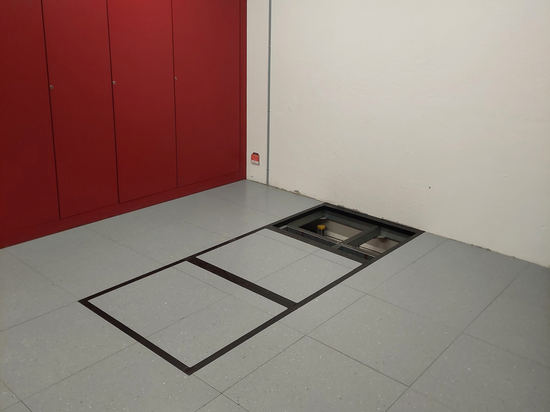 Doppelböden in der Tunnelzentrale West, im Tunnel Chlus in Landquart