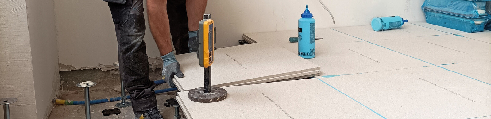 Verlegen von Verbund-Doppelboden