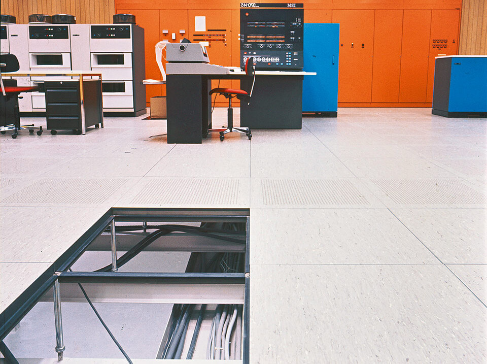 Ausstattung von Büroarbeitsplätzen in den 80er Jahren