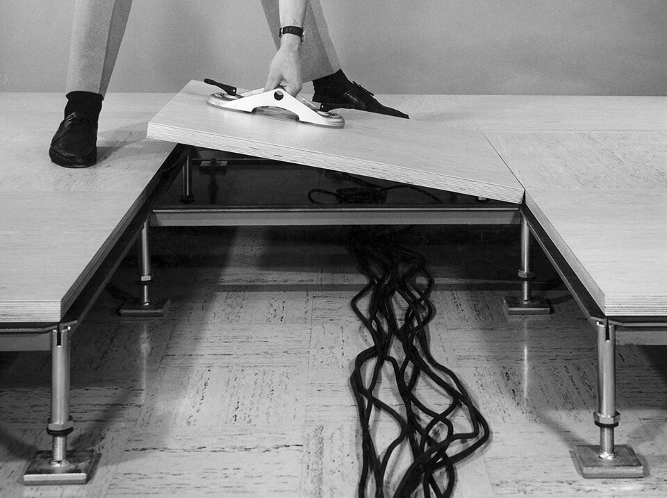 Pionierleistungen für Doppelböden - 60er B Lenzlinger Klappe2 rs a